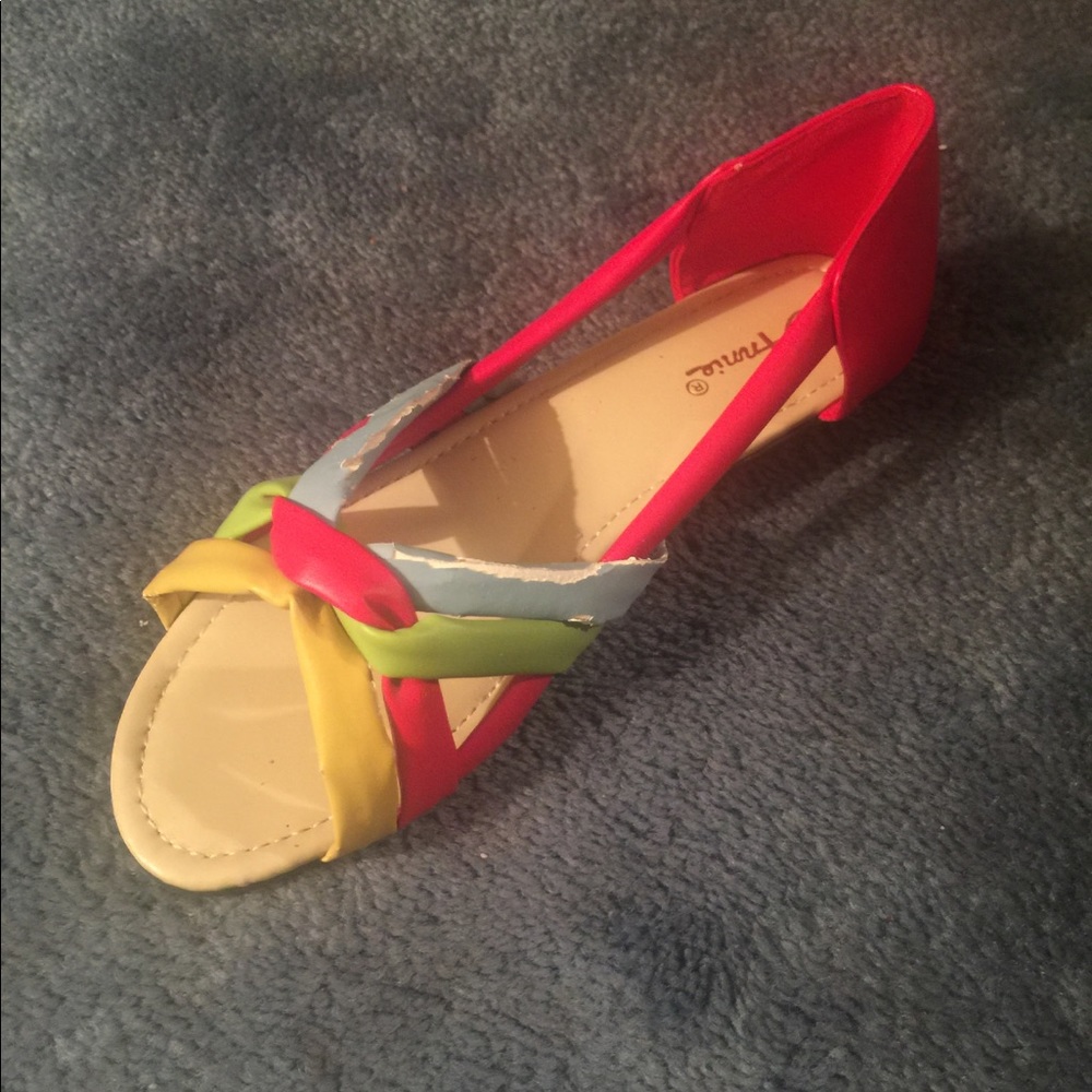 Woman’s shoe size 9.5